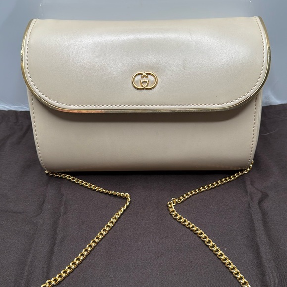#04960 Vintage Gucci Clutch - Picture 2 of 8